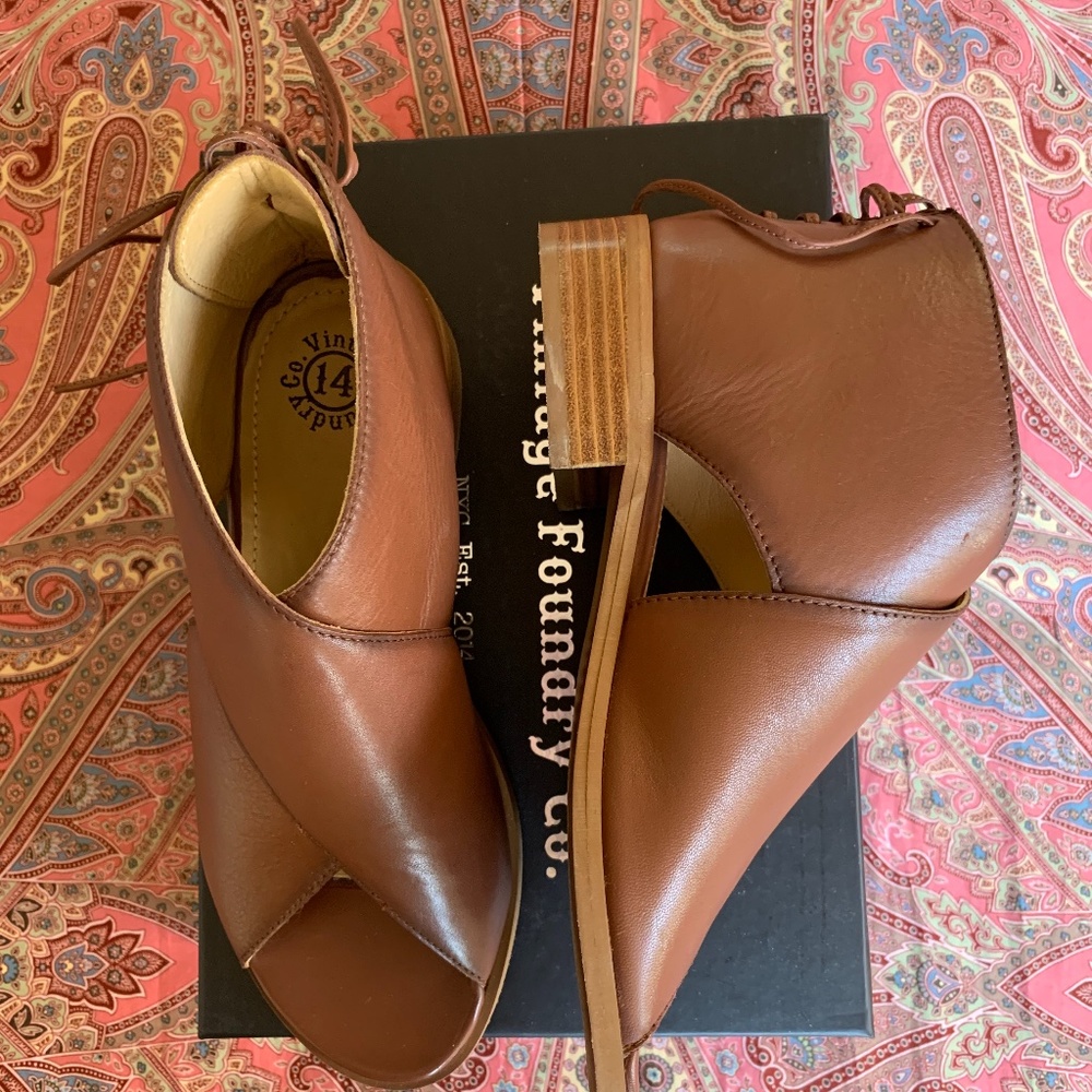 Vintage Foundry Regan Leather Sandal 6.5M